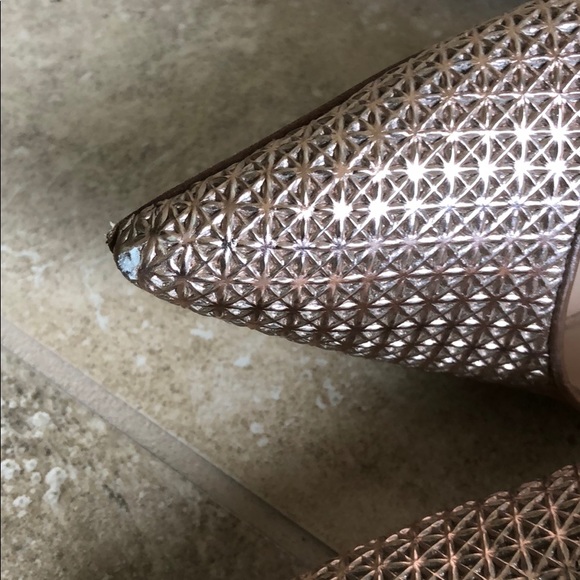 Manolo Blahnik gold heels - Picture 5 of 8